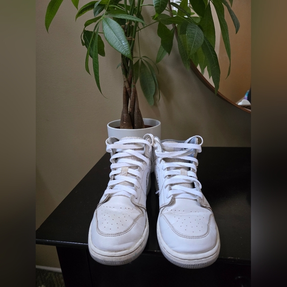 Jordan 1 for women or kids size 5Y color white - Picture 3 of 6